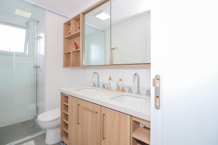 Apartamento à venda com 127m², 3 quartos e 2 vagas Apartamento à venda com 127m², 3 quartos e 2 vagasBanheiro da Suíte 1