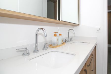 Apartamento à venda com 127m², 3 quartos e 2 vagas Apartamento à venda com 127m², 3 quartos e 2 vagasBanheiro da Suíte 1