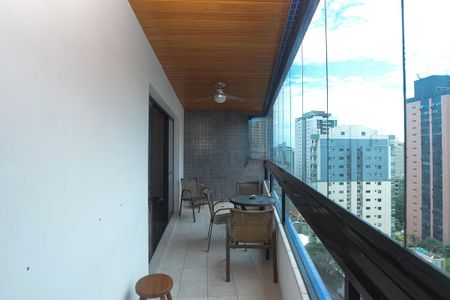 Apartamento à venda com 157m², 3 quartos e 3 vagas Apartamento à venda com 157m², 3 quartos e 3 vagasVaranda