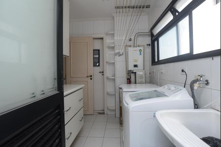 Apartamento à venda com 157m², 3 quartos e 3 vagas Apartamento à venda com 157m², 3 quartos e 3 vagasÁrea de Serviço