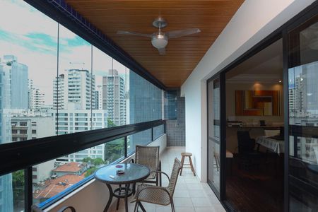 Apartamento à venda com 157m², 3 quartos e 3 vagas Apartamento à venda com 157m², 3 quartos e 3 vagasVaranda