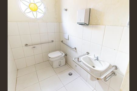 Casa à venda com 250m², 4 quartos e 6 vagasBanheiro 1