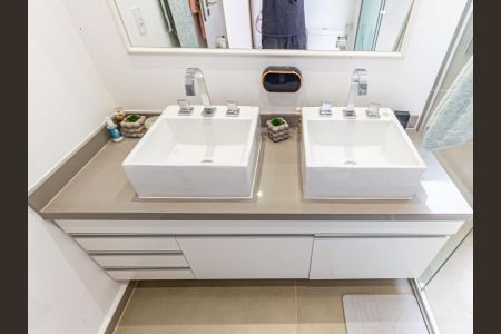 Apartamento à venda com 139m², 3 quartos e 2 vagas Apartamento à venda com 139m², 3 quartos e 2 vagasBanheiro da Suíte 1