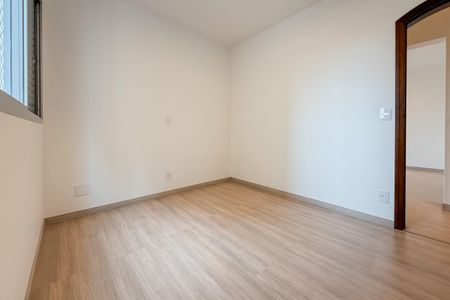 Apartamento à venda com 105m², 3 quartos e 2 vagasQuarto 2