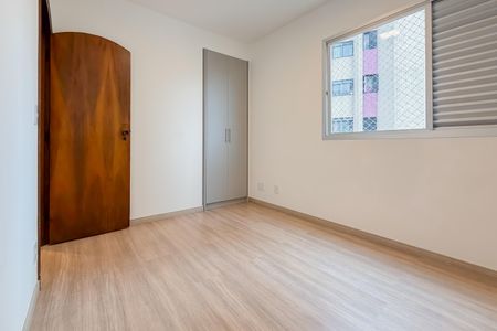 Apartamento à venda com 105m², 3 quartos e 2 vagasQuarto 2