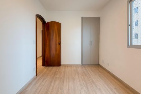 Apartamento à venda com 105m², 3 quartos e 2 vagasQuarto 2