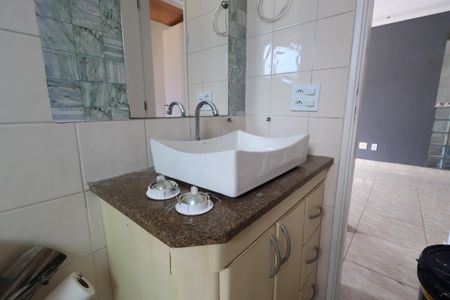 Apartamento à venda com 62m², 2 quartos e 1 vagaBanheiro Social