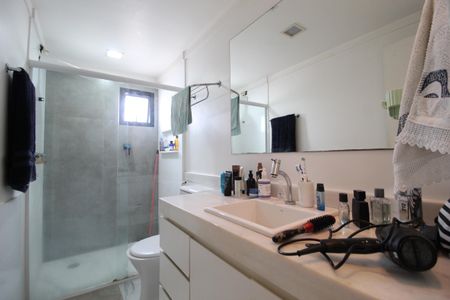 Banheiro da Suíte de apartamento à venda com 1 quarto, 56m² em Moema, São Paulo