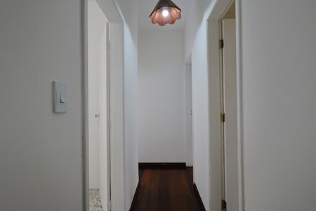 Corredor de apartamento à venda com 3 quartos, 110m² em Planalto, Belo Horizonte