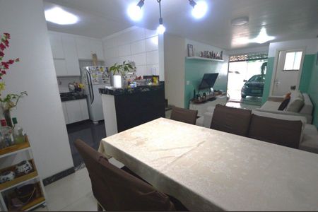 Casa à venda com 114m², 3 quartos e 4 vagas