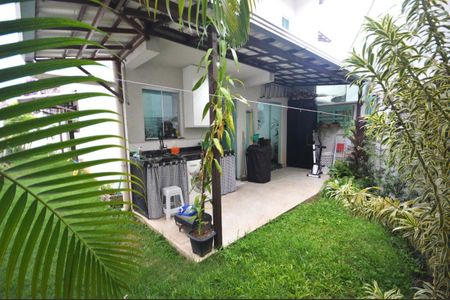 Casa à venda com 114m², 3 quartos e 4 vagas