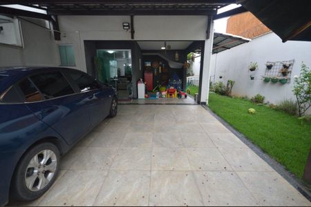 Casa à venda com 114m², 3 quartos e 4 vagas