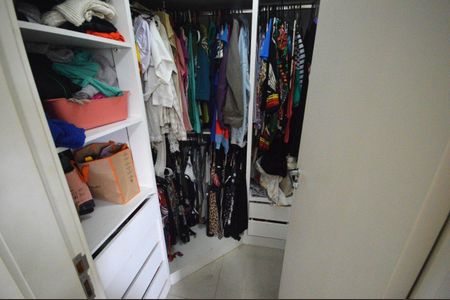 Casa à venda com 114m², 3 quartos e 4 vagas