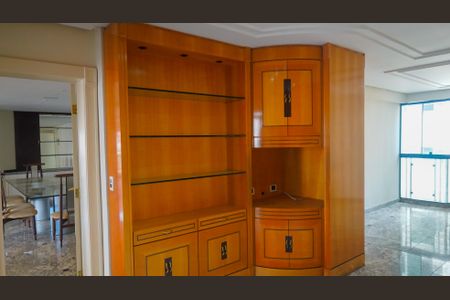 Apartamento para alugar com 330m², 3 quartos e 4 vagas