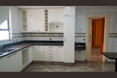 Apartamento para alugar com 330m², 3 quartos e 4 vagas