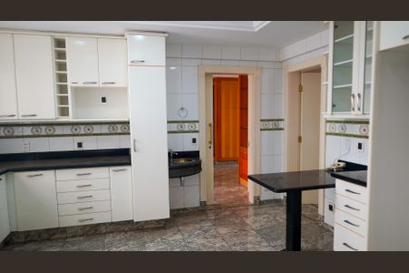 Apartamento para alugar com 330m², 3 quartos e 4 vagas