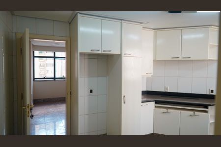 Apartamento para alugar com 330m², 3 quartos e 4 vagas