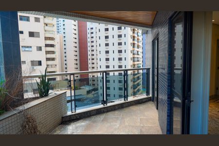 Apartamento para alugar com 330m², 3 quartos e 4 vagas