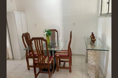 Casa de condomínio para alugar com 120m², 4 quartos e 2 vagas