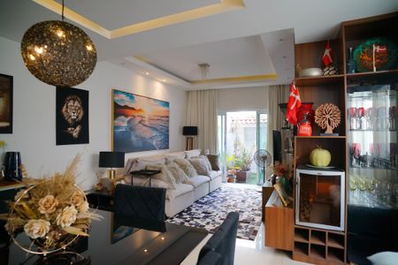 Sala de casa à venda com 3 quartos, 300m² em Charitas, Niterói