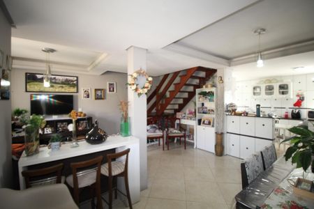 Sala de casa à venda com 3 quartos, 300m² em Jardim Carvalho, Porto Alegre