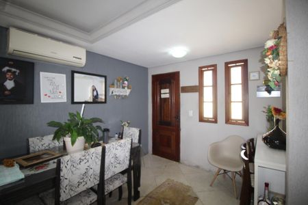 Sala de casa à venda com 3 quartos, 300m² em Jardim Carvalho, Porto Alegre
