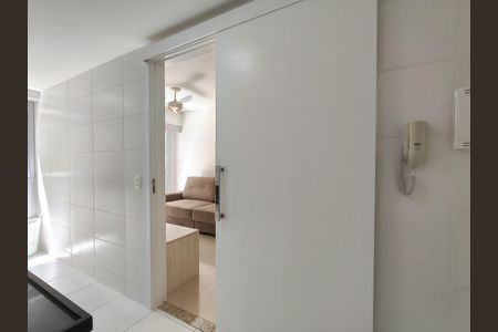 Apartamento à venda com 90m², 2 quartos e 1 vaga Apartamento à venda com 90m², 2 quartos e 1 vagaCozinha e Área de Serviço