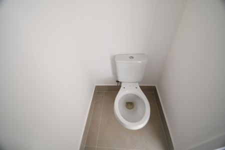 Casa de condomínio à venda com 155m², 3 quartos e 2 vagasBanheiro de serviço