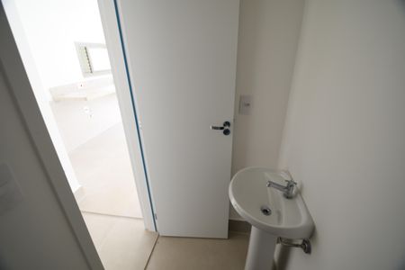 Casa de condomínio à venda com 155m², 3 quartos e 2 vagasBanheiro de serviço