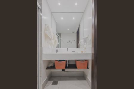 Studio para alugar com 31m², 1 quarto e 1 vaga Studio para alugar com 31m², 1 quarto e 1 vagaBanheiro