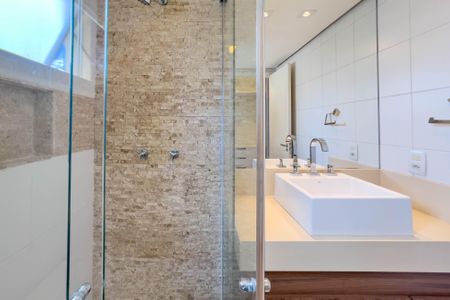 Apartamento à venda com 68m², 2 quartos e 1 vagaBanheiro do quarto 1