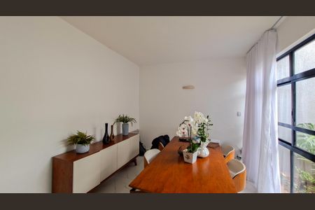 Casa para alugar com 255m², 5 quartos e 4 vagas Casa para alugar com 255m², 5 quartos e 4 vagasSala de Jantar