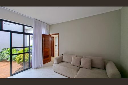 Casa para alugar com 255m², 5 quartos e 4 vagas Casa para alugar com 255m², 5 quartos e 4 vagasSala