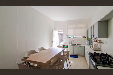 Casa para alugar com 255m², 5 quartos e 4 vagas Casa para alugar com 255m², 5 quartos e 4 vagasCozinha