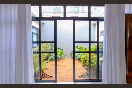 Casa para alugar com 255m², 5 quartos e 4 vagas Casa para alugar com 255m², 5 quartos e 4 vagasJardim de Inverno