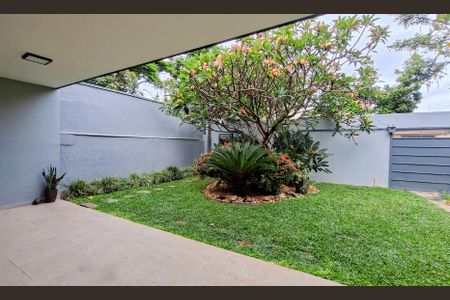 Entrada de casa para alugar com 5 quartos, 255m² em Sagrada Família, Belo Horizonte