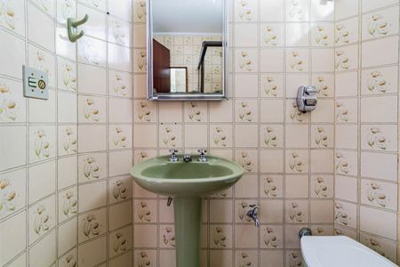 Apartamento à venda com 76m², 3 quartos e 1 vaga Apartamento à venda com 76m², 3 quartos e 1 vagaBanheiro social