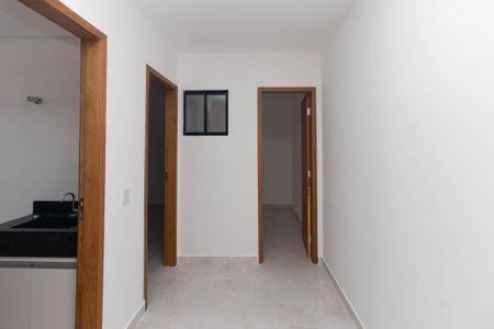 Corredor quartos de apartamento para alugar com 2 quartos, 42m² em Vila Isolina Mazzei, São Paulo