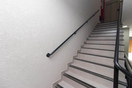 Apartamento para alugar com 42m², 2 quartos e sem vagaEscada