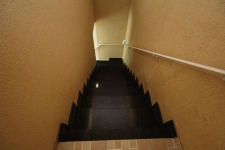 Apartamento à venda com 90m², 2 quartos e 2 vagasEscada