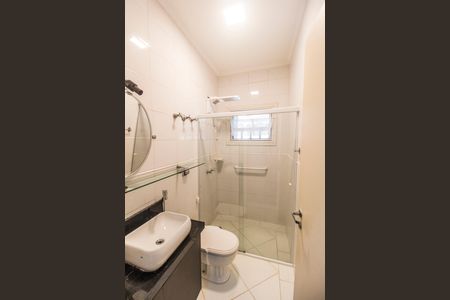 Casa de condomínio para alugar com 220m², 3 quartos e 4 vagas Casa de condomínio para alugar com 220m², 3 quartos e 4 vagasDetalhe do Banheiro da Suite