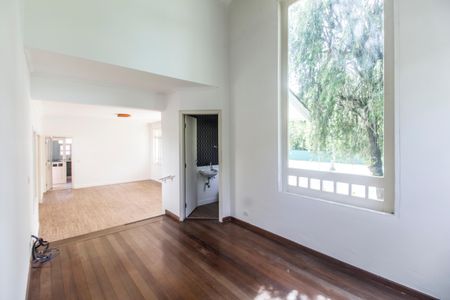 Sala  de casa de condomínio à venda com 3 quartos, 220m² em Residencial Dez (alphaville), Santana de Parnaíba