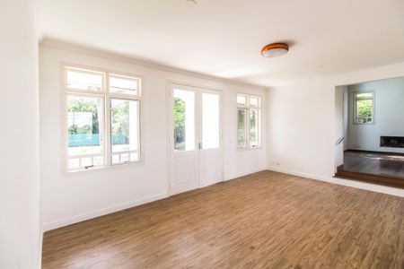 Sala  de casa de condomínio à venda com 3 quartos, 220m² em Residencial Dez (alphaville), Santana de Parnaíba