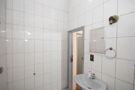 Casa à venda com 200m², 2 quartos e 1 vagaBanheiro 