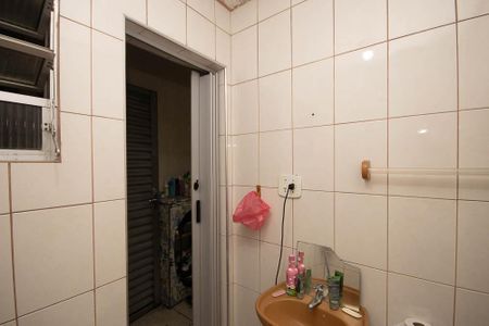 Casa à venda com 200m², 2 quartos e 1 vagaBanheiro 2 