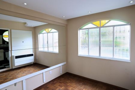 Casa à venda com 109m², 3 quartos e 2 vagasSuíte