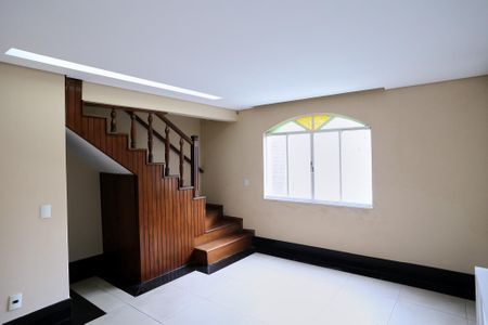 Casa à venda com 109m², 3 quartos e 2 vagasSala