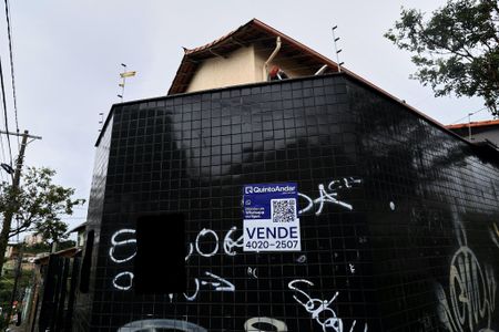 Casa à venda com 109m², 3 quartos e 2 vagasFachada com Plaquinha