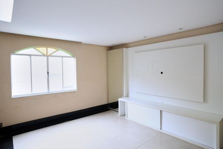 Sala de casa à venda com 3 quartos, 109m² em Esplanada, Belo Horizonte