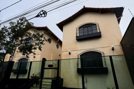 Casa à venda com 109m², 3 quartos e 2 vagasFachada